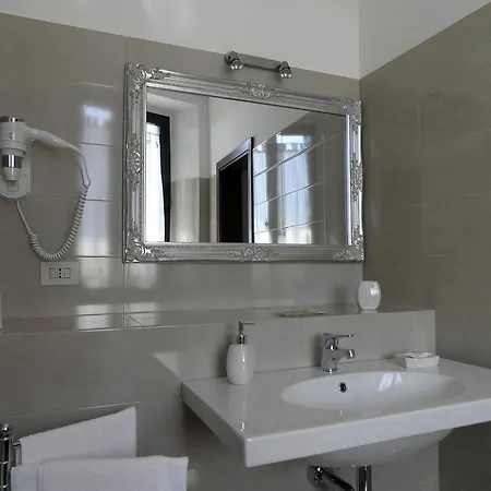 Guest house Piazza Degli Angeli 3*