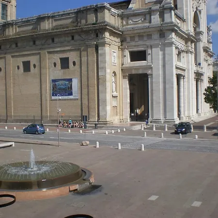 بيت ضيافة Piazza Degli Angeli
