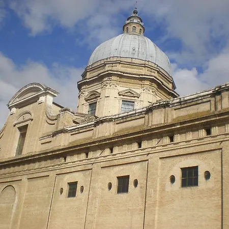 Piazza Degli Angeli 3*