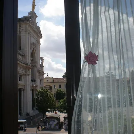 Piazza Degli Angeli 3*