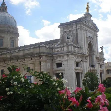 Piazza Degli Angeli アッシジ