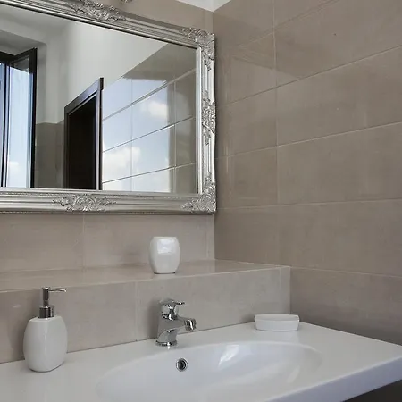 Piazza Degli Angeli 3*