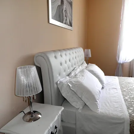 Piazza Degli Angeli 3*