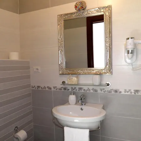 Piazza Degli Angeli 3*