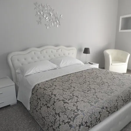 Piazza Degli Angeli 3*