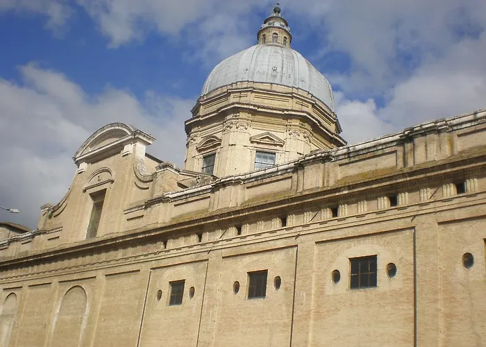 Piazza Degli Angeli 3*