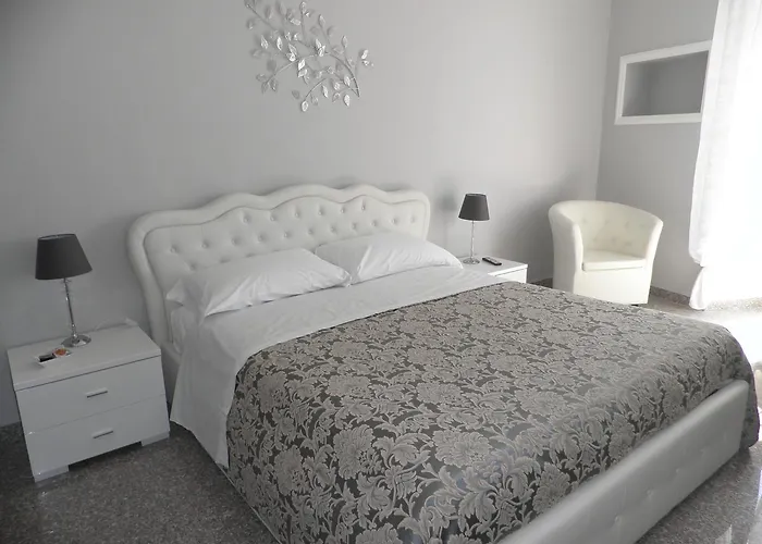 Piazza Degli Angeli 3*